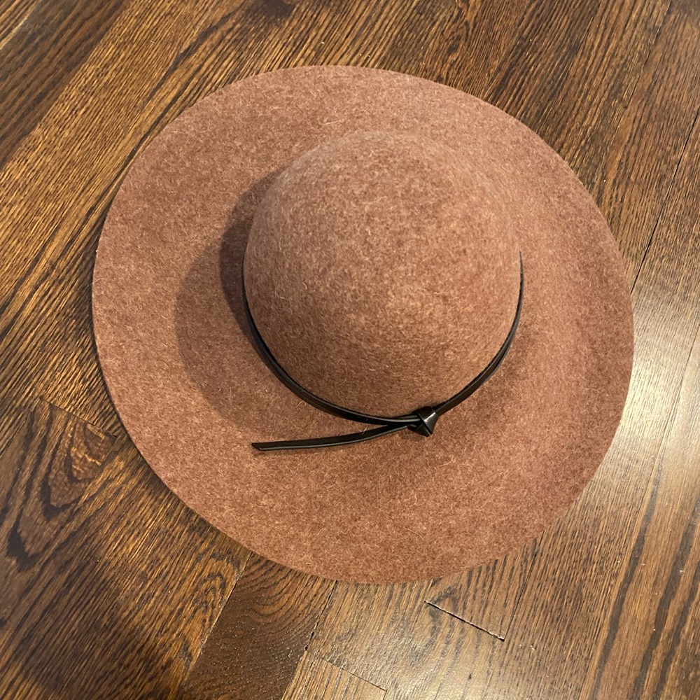 Nordstrom brown hat, great condition